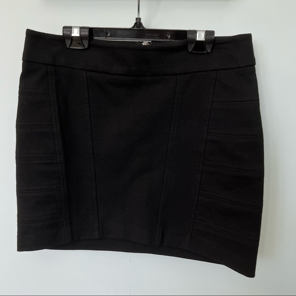 BCBG Generation Mini Skirt- Size 6 - Picture 6 of 9
